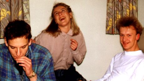 Schwabe (rauchend), Kirsten (lachend) und Wolfgangster (grinsend) in Berlin. Sylvester '89/'90