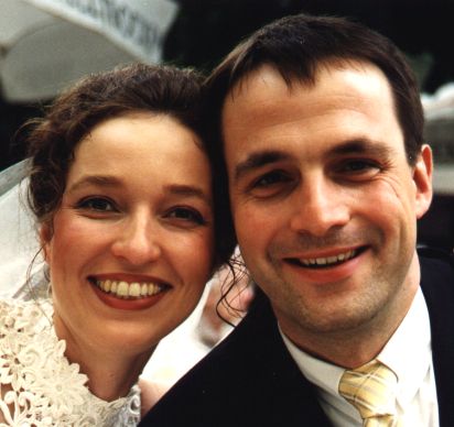 Nico und Bertold nach der kirchlichen Trauung 1998.
